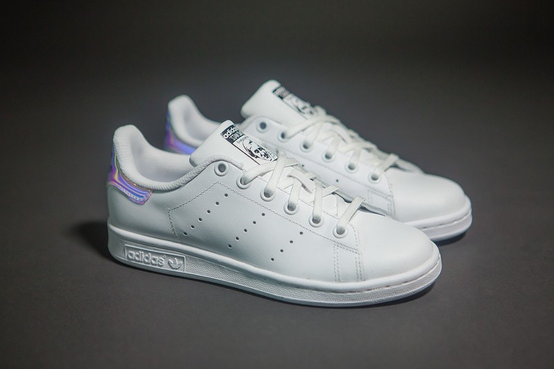 adidas holographique femme